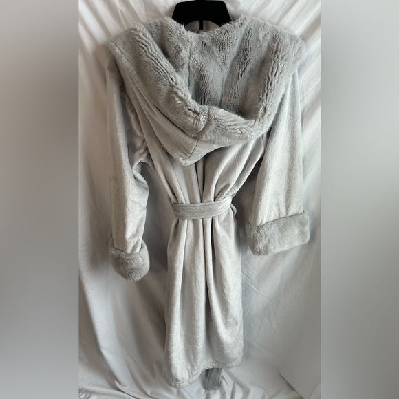 Pottery Barn Gray Plush Faux Fur Hooded Robe with Belt and Pockets Size Small - Picture 2 of 4